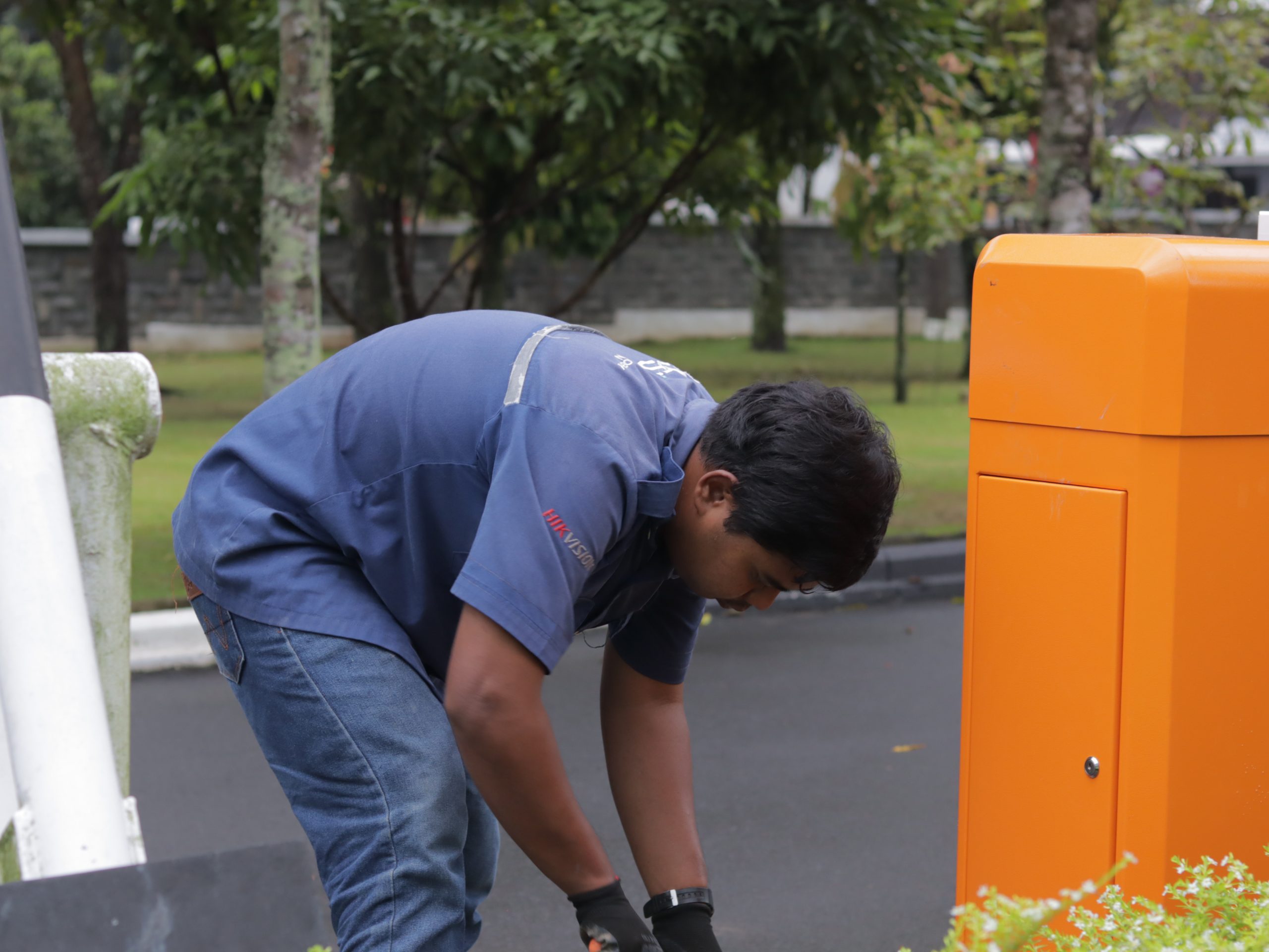 Instalasi Palang Parkir Otomatis SMK Taruna Nusantara